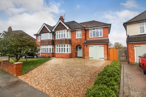 View Full Details for Kenilworth Avenue, Reading, Berkshire