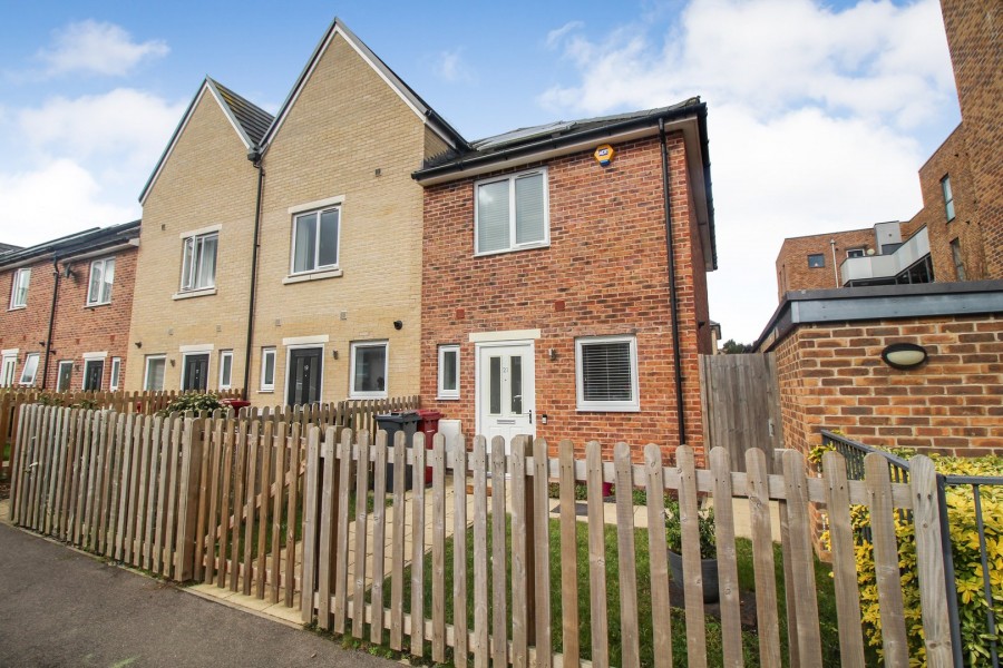 Tilehurst, Reading, Berkshire, 2 bedroom, End of Terrace House