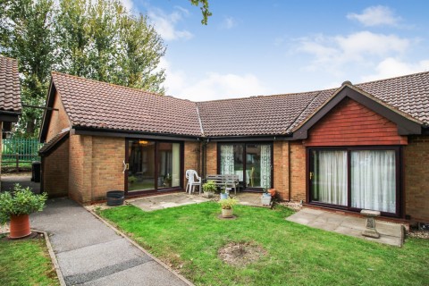 View Full Details for Burrcroft Court, Reading, Berkshire