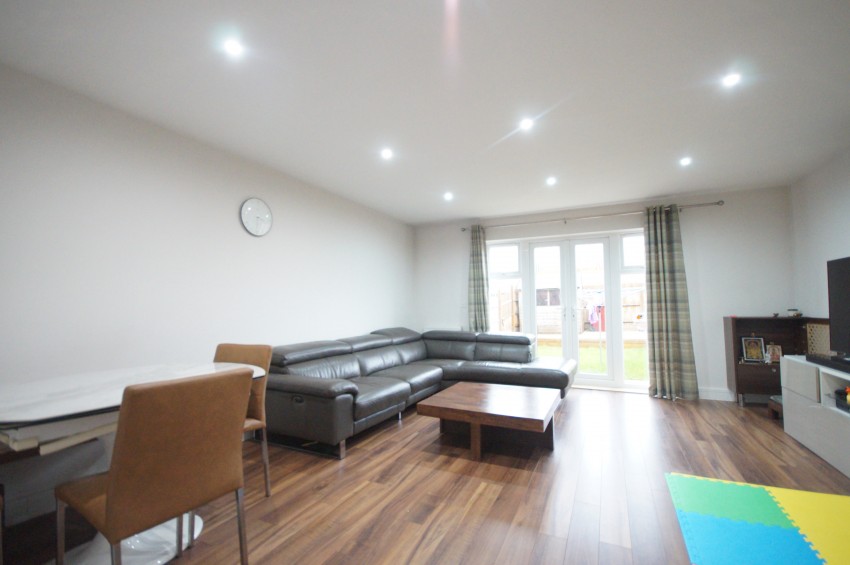 Images for Greenham Avenue, READING, Berkshire