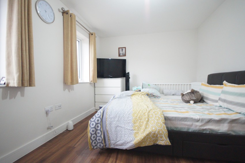 Images for Greenham Avenue, READING, Berkshire