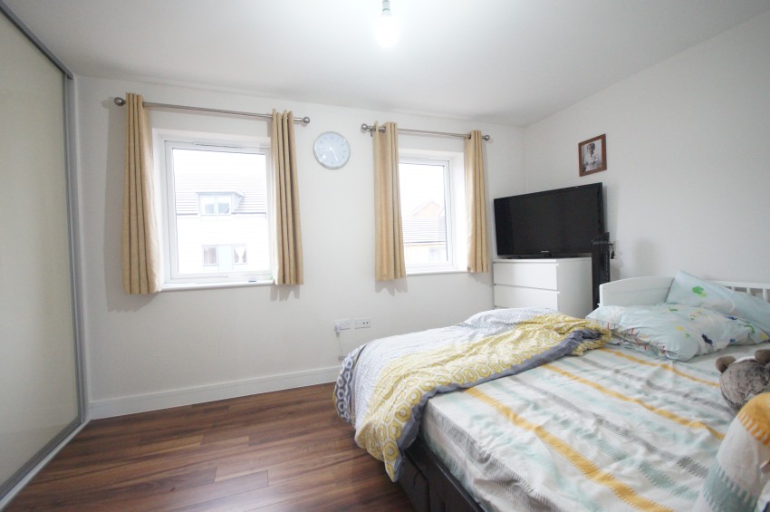 Images for Greenham Avenue, READING, Berkshire