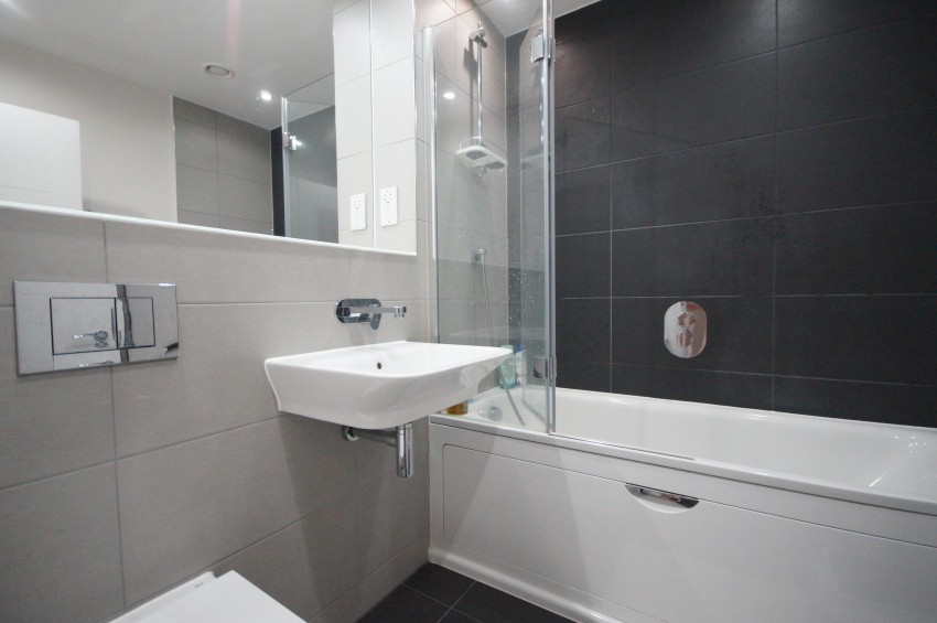Images for Greenham Avenue, READING, Berkshire