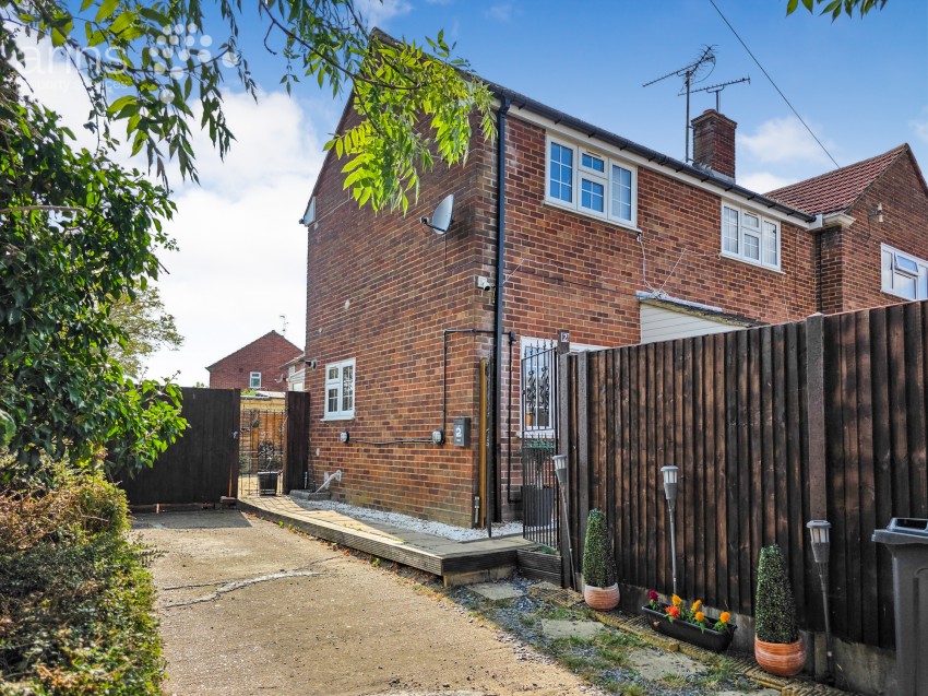 Images for Lulworth Road, Reading, Berkshire