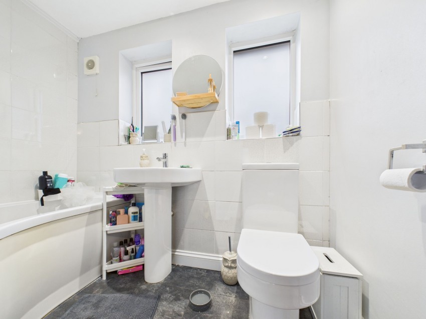 Images for Vale Crescent, Tilehurst, RG30