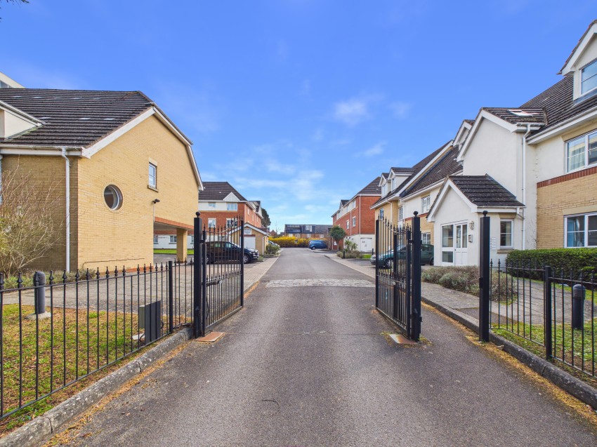 Images for Basingstoke Road, Reading, Berkshire