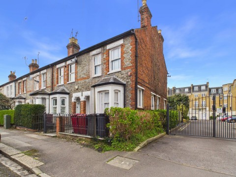 View Full Details for De Montfort Road, Reading, Berkshire