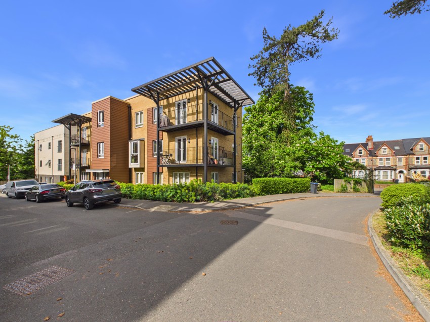 Images for Whitley Rise, Reading, Berkshire