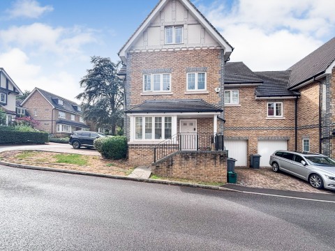 View Full Details for Rawlins Rise, Tilehurst, RG31