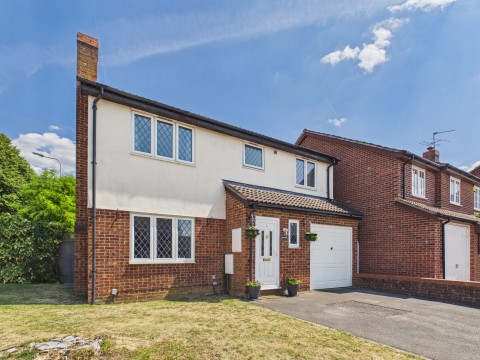 View Full Details for Ledbury Drive, Calcot, RG31