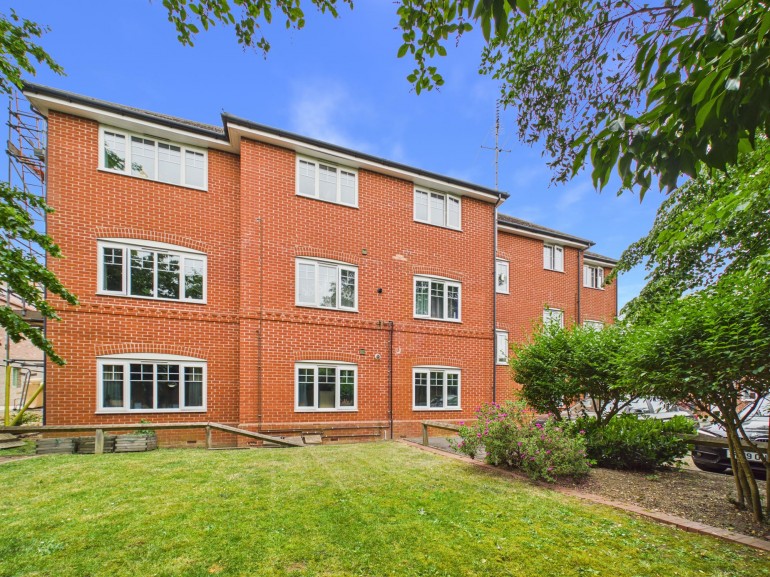 Ashdene Gardens, Reading, RG30