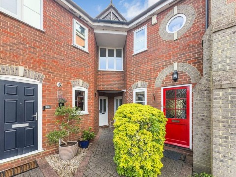 View Full Details for Yew Lane, Reading, RG1