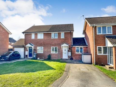 View Full Details for Calshot Place, Calcot, RG31