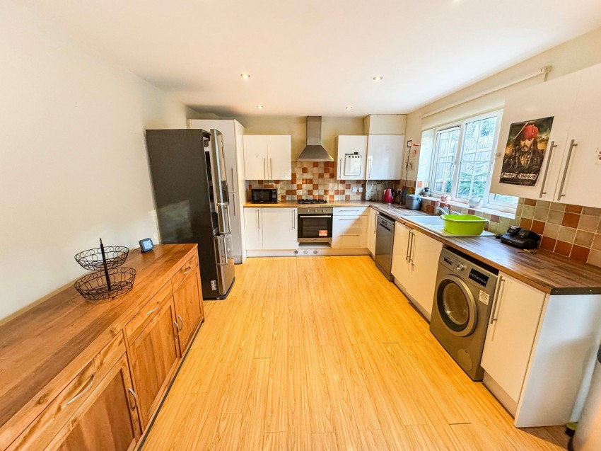 Images for Vale Crescent, Tilehurst, RG30