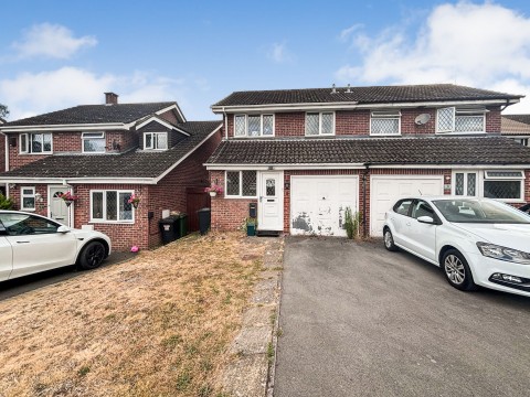 View Full Details for Calshot Place, Calcot, RG31