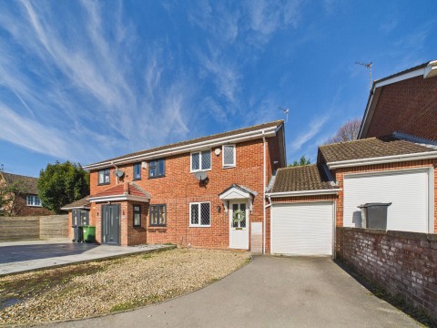View Full Details for Calshot Place, Calcot, RG31