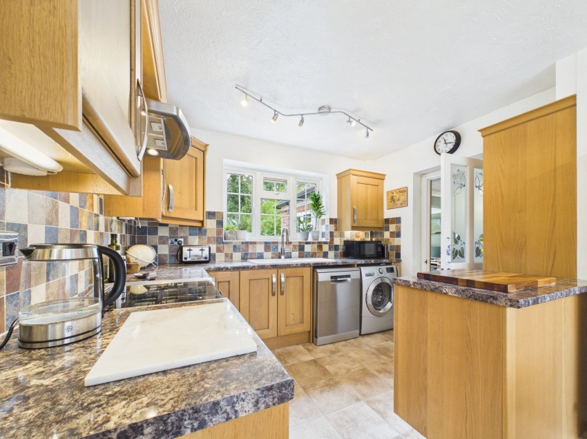 Images for Clanfield Crescent, Tilehurst, RG31