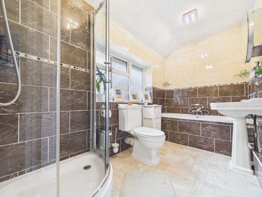 Images for Clanfield Crescent, Tilehurst, RG31